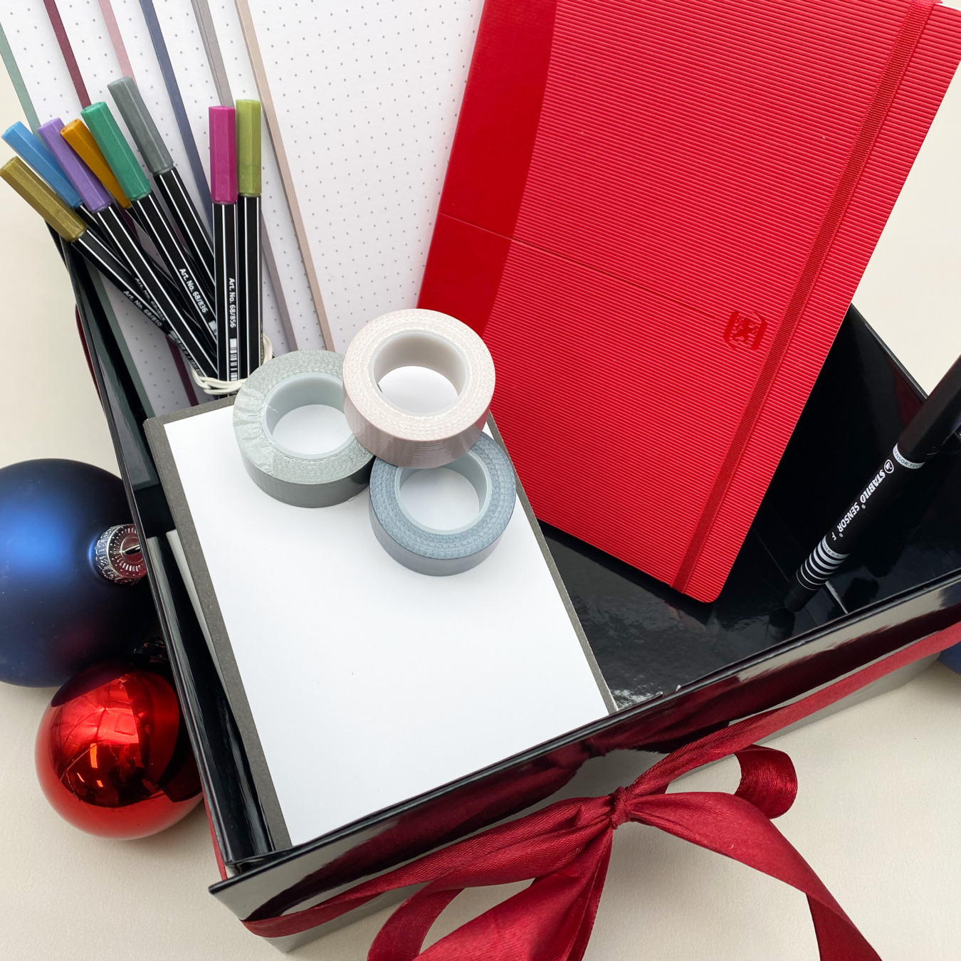 Gevulde cadeaubox - Cadeau Medium Hobby, Flashcards, Schrijfwaren en A5 Notitieboek